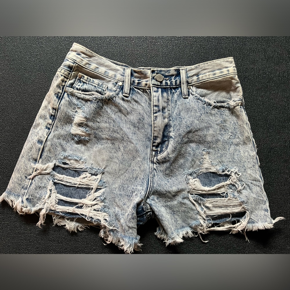 Petra 153 💕 denim - distressed shorts